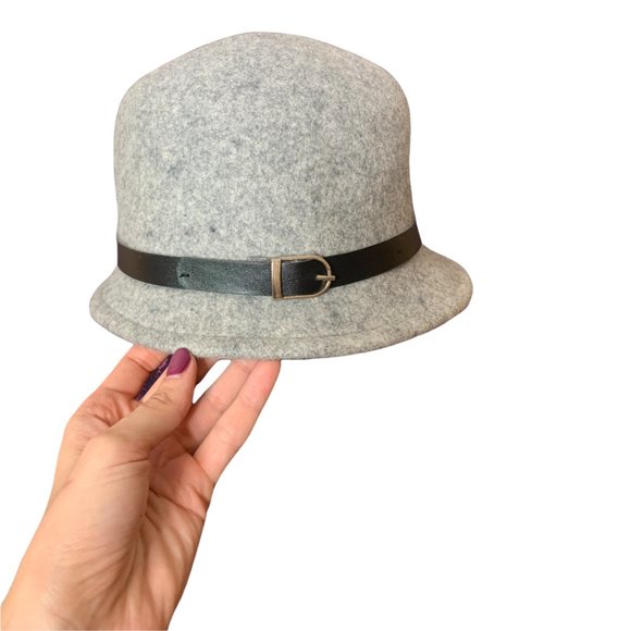 Karen studio Accessories - Perfect Bucket / Cloche Hat with in gray. New!